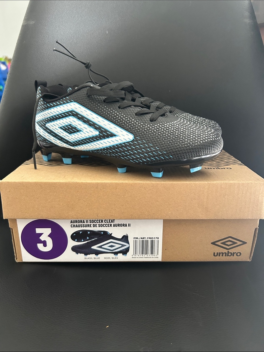 NEW 🆕 Umbro Black & Light Blue Aurora II Soccer Cleat size 3